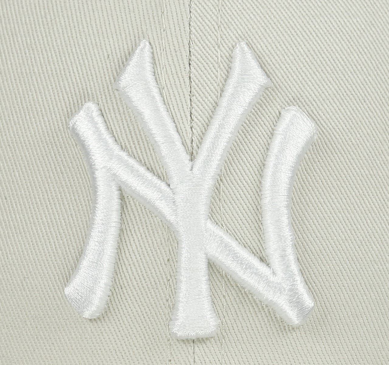 New York Yankees Beige MLB League Essential 9Forty Adjustable Women Cap New Era