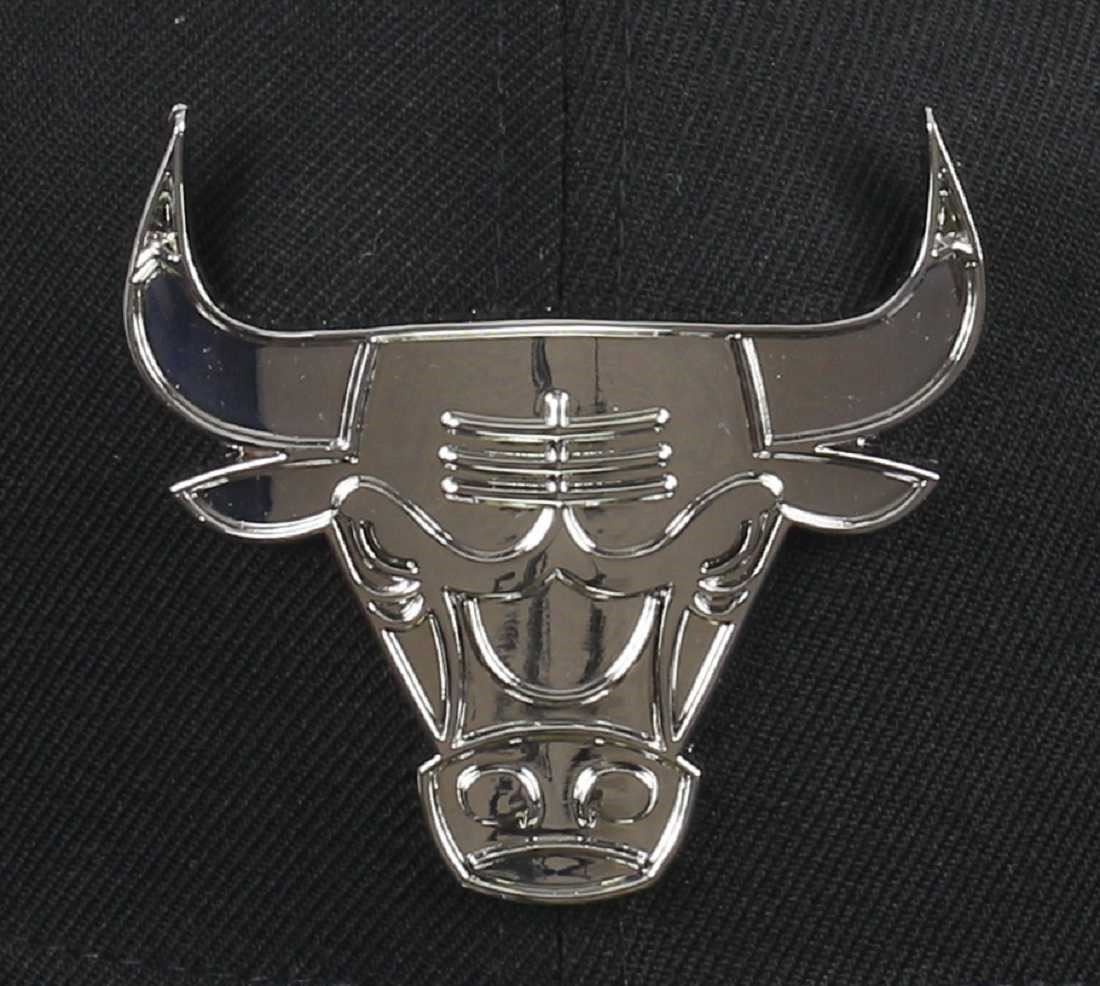 Chicago Bulls Silver II Metal Badge 59Fifty Cap New Era