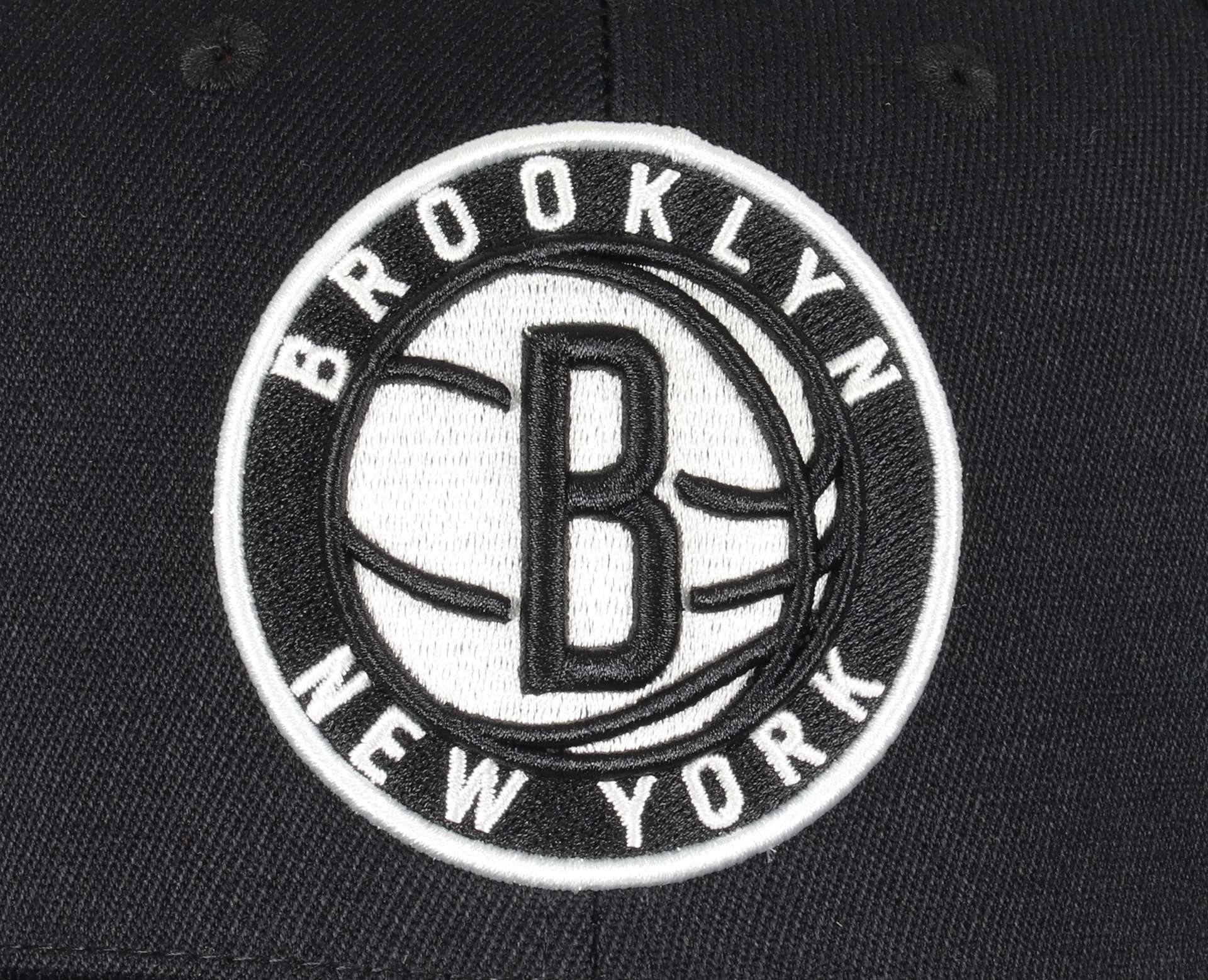 Brooklyn Nets Black NBA Team Ground 2.0 Classic Red Snapback Cap Mitchell & Ness