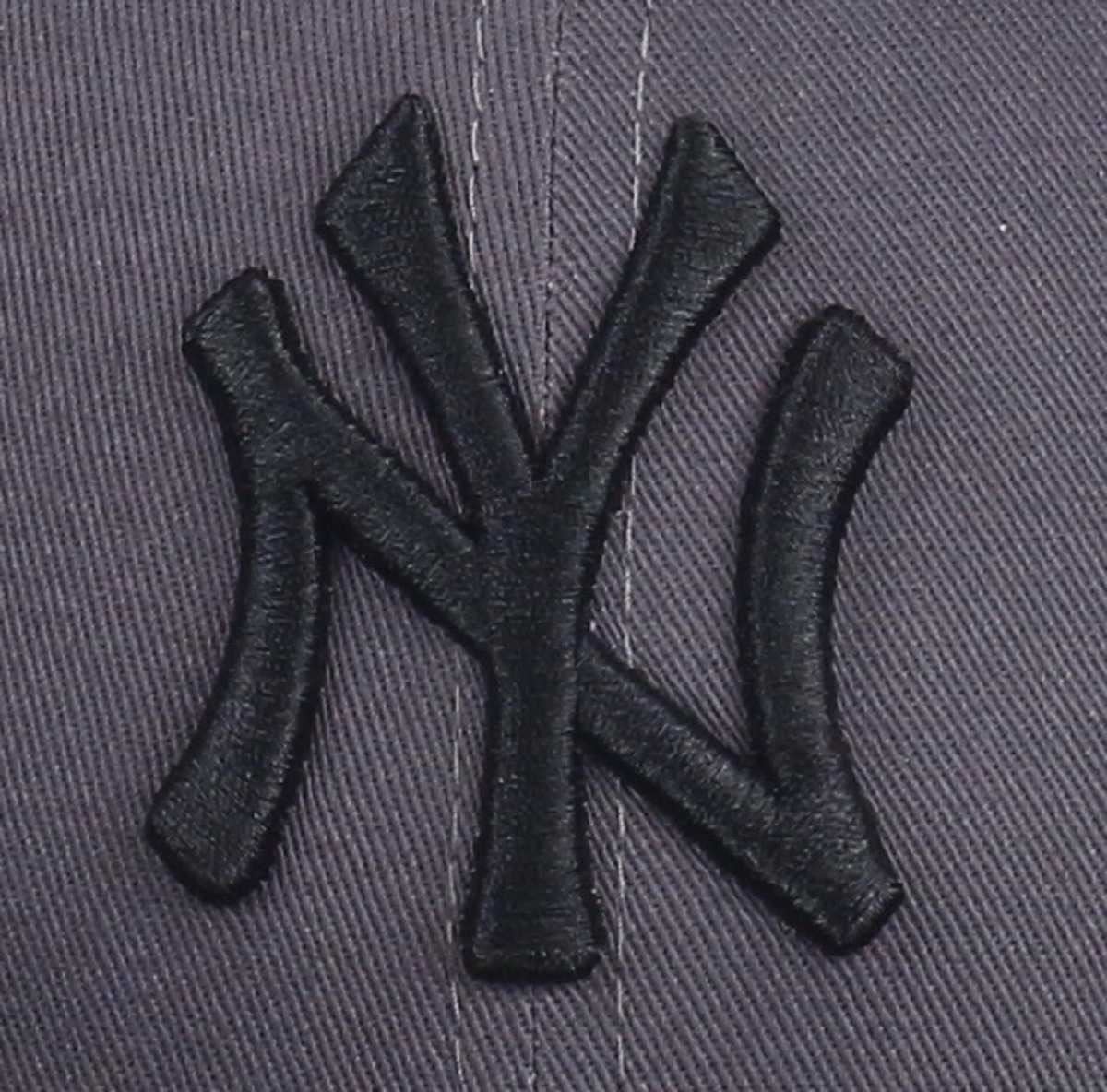 New York Yankees League Essential Graphite 9Forty Adjustable Cap New Era