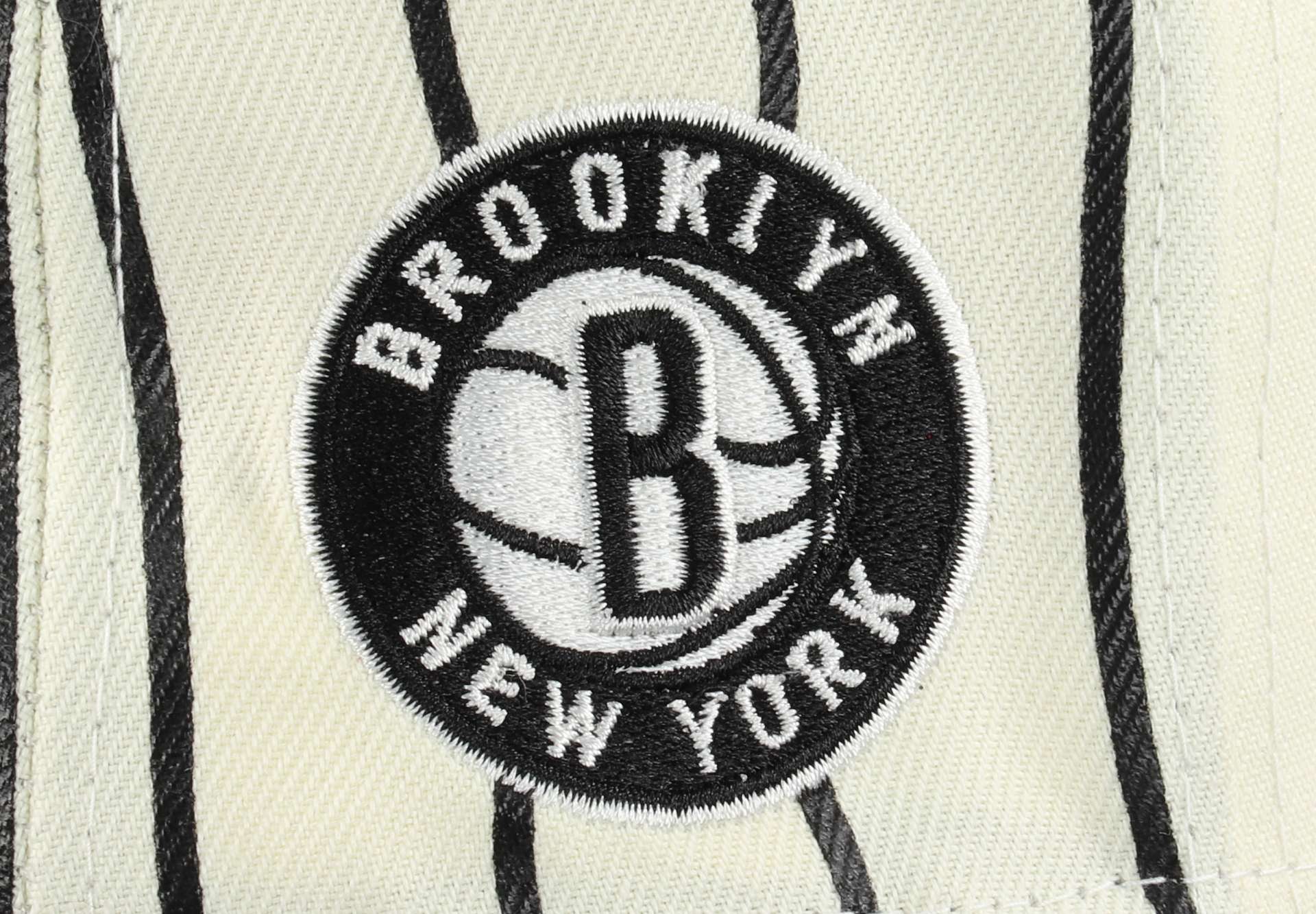 Brooklyn Nets City Arch White 9Fifty Snapback Cap New Era
