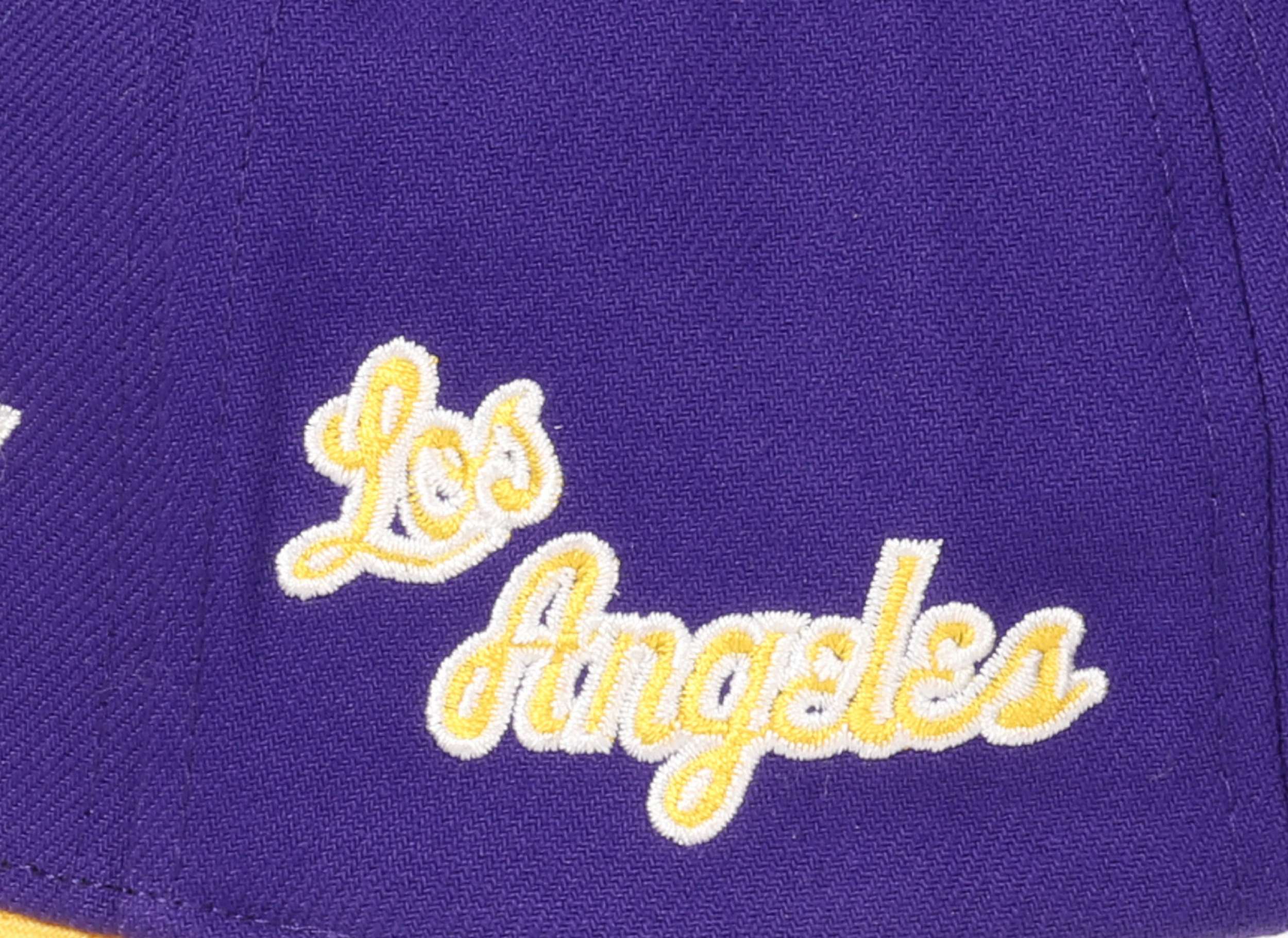 Los Angeles Lakers NBA Team Script 2.0 Lila Gelb Verstellbare Gebogene Snapback Cap Mitchell & Ness