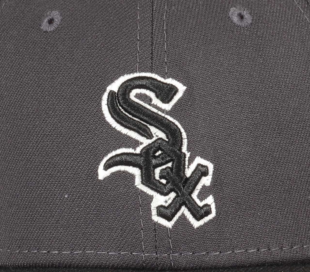 Chicago White Sox MLB Two Tone Graphene Black Undervisor Gray 39Thirty Stretch Cap New Era