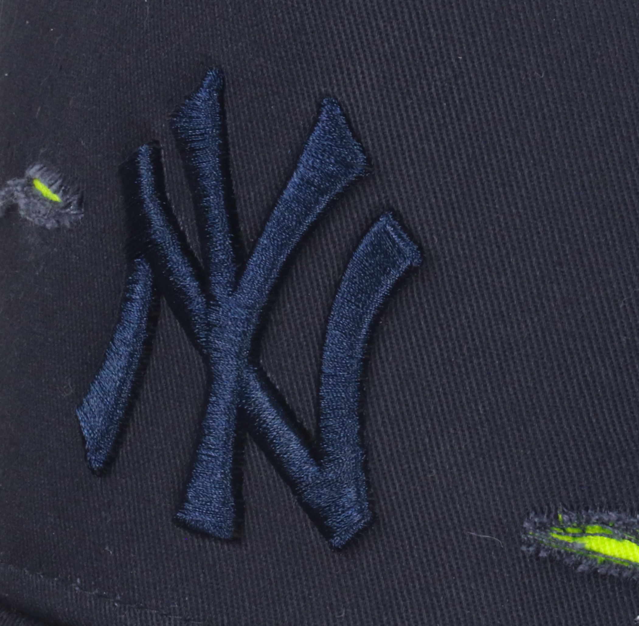 New York Yankees Distressed A-Frame Trucker Cap New Era