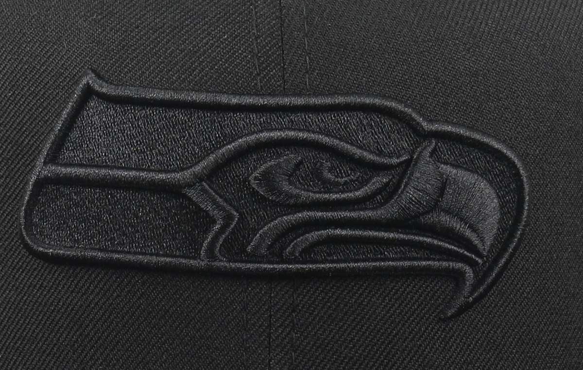 Seattle Seahawks NFL Black on Black 9Fifty Snapback Cap New Era