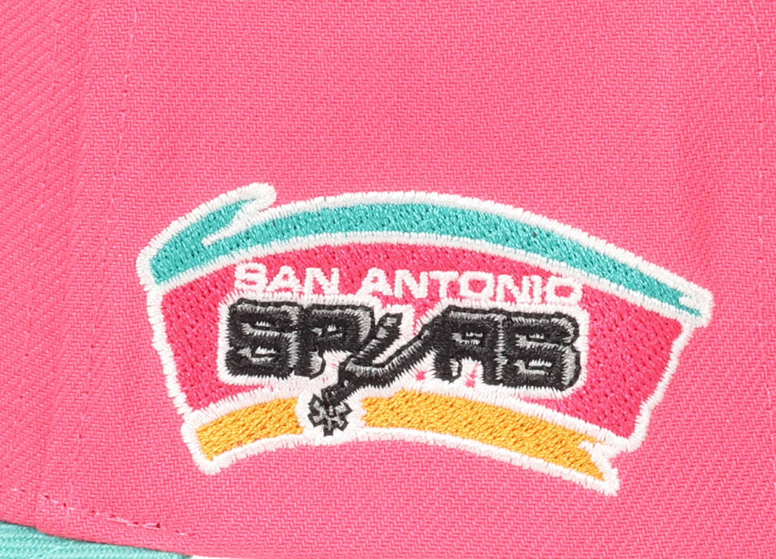 San Antonio Spurs NBA Team Script 2.0 Rosa Türkis Verstellbare Gebogene Snapback Cap Mitchell & Ness