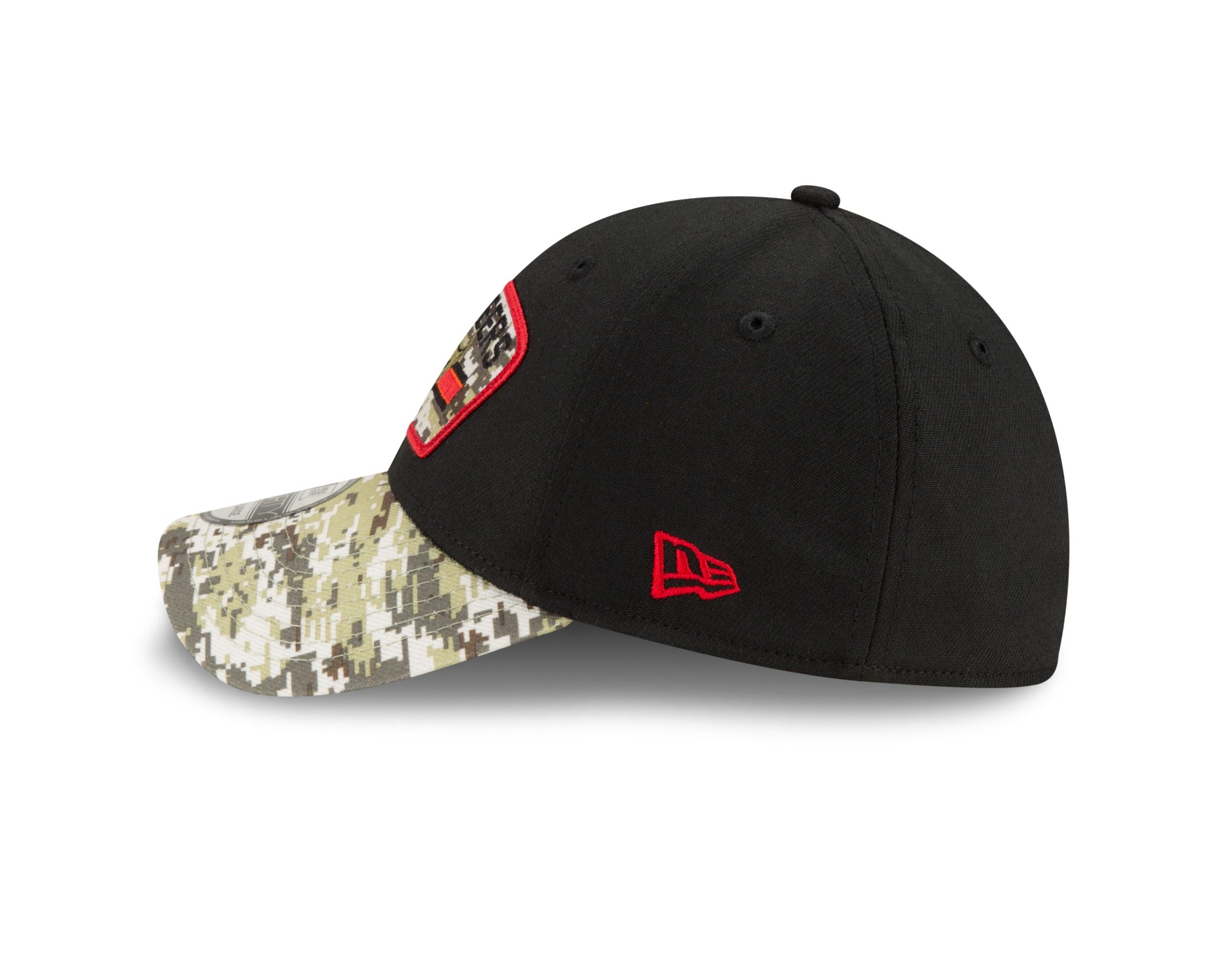 Tampa Bay Buccaneers NFL On Field 2021 Salute to Service Black 39Thirty Stretch Cap New Era
