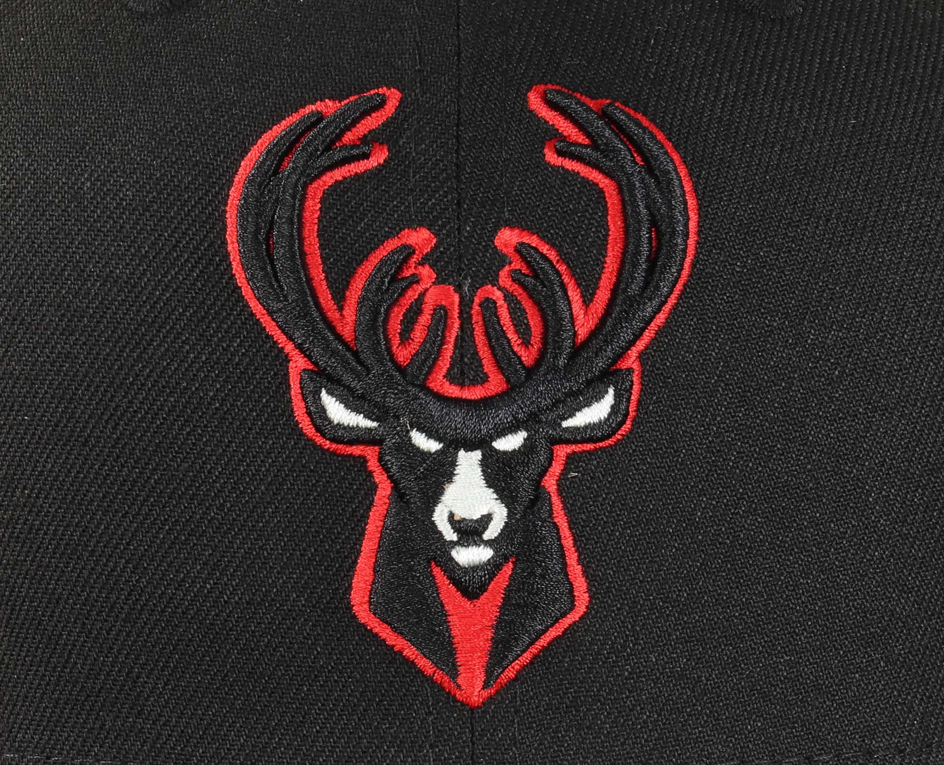Milwaukee Bucks NBA Black Red 59Fifty Basecap New Era