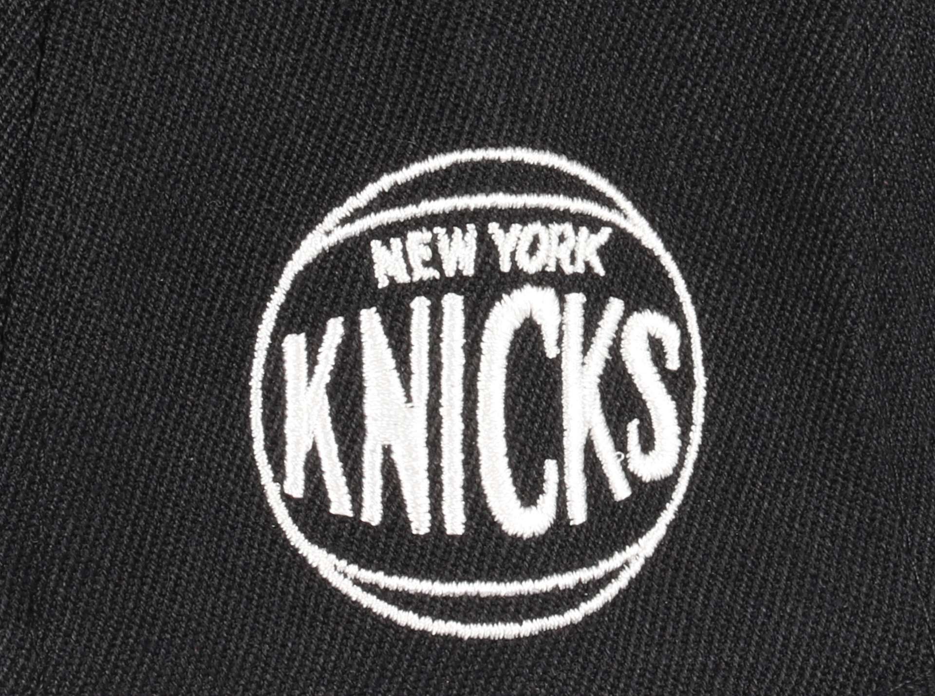 New York Knicks Black HWC Slap Sticker Classic Red Snapback Cap Mitchell & Ness