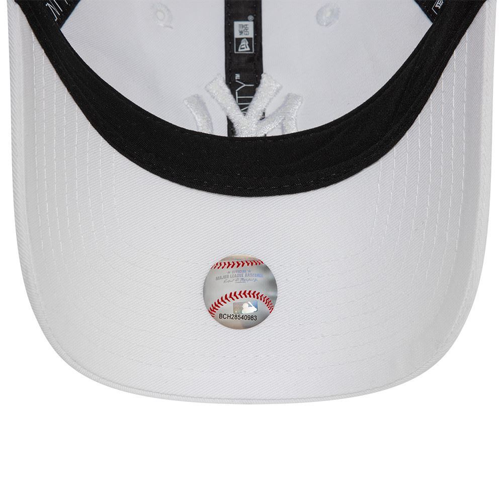 New York Yankees MLB League Essential Tonal White Adjustable 9Twenty Cap New Era